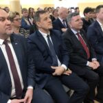 22.02.2020. Chobrzany. 10 lat Koła Gospodyń Wiejskich. Na zdjęciu (od lewej): poseł Marek Kwitek, Jacek Toś - dyrektor oddziału regionalnego KOWR w Kielcach, poseł Andrzej Kryj, Adrian Wołos - radny powiatowy / Grażyna-Szlęzak-Wójcik / Radio Kielce