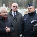 03.02.2020. Kielce. Przekazanie nowych radiowozów Komendzie Miejskiej Policji w Kielcach. Na zdjęciu (od lewej): Krzysztof Lipiec - poseł, Stefan Bąk - członek zarządu powiatu kieleckiego, Piotr Zalewski - komendant miejski policji w Kielcach / Wiktor Taszłow / Radio Kielce