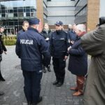03.02.2020. Kielce. Przekazanie nowych radiowozów Komendzie Miejskiej Policji w Kielcach. Kluczyki do radiowozu wręczają Piotr Zalewski - komendant miejski policji w Kielcach i Krzysztof Lipiec - poseł / Wiktor Taszłow / Radio Kielce