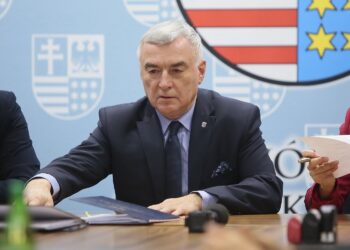 26.11.2019 Kielce. Podpisanie umów w Urzędzie Marszałkowskim Województwa Świętokrzyskiego dotyczących edukacji dorosłych. Na zdjęciu: Andrzej Bętkowski - marszałek Województwa Świętokrzyskiego / Wiktor Taszłow / Radio Kielce