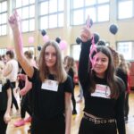 14.02.2020. Kielce. Tańczący protest przeciwko przemocy wobec kobiet w ramach międzynarodowej kampanii One Bilion Rising w SP nr 32 / Wiktor Taszłow / Radio Kielce