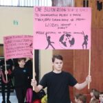 14.02.2020. Kielce. Tańczący protest przeciwko przemocy wobec kobiet w ramach międzynarodowej kampanii One Bilion Rising w SP nr 32 / Wiktor Taszłow / Radio Kielce