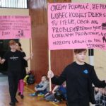 14.02.2020. Kielce. Tańczący protest przeciwko przemocy wobec kobiet w ramach międzynarodowej kampanii One Bilion Rising w SP nr 32 / Wiktor Taszłow / Radio Kielce