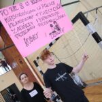 14.02.2020. Kielce. Tańczący protest przeciwko przemocy wobec kobiet w ramach międzynarodowej kampanii One Bilion Rising w SP nr 32 / Wiktor Taszłow / Radio Kielce