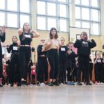 14.02.2020. Kielce. Tańczący protest przeciwko przemocy wobec kobiet w ramach międzynarodowej kampanii One Bilion Rising w SP nr 32 / Wiktor Taszłow / Radio Kielce