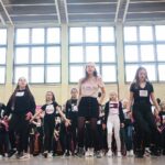 14.02.2020. Kielce. Tańczący protest przeciwko przemocy wobec kobiet w ramach międzynarodowej kampanii One Bilion Rising w SP nr 32 / Wiktor Taszłow / Radio Kielce