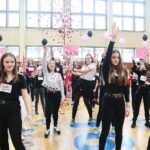 14.02.2020. Kielce. Tańczący protest przeciwko przemocy wobec kobiet w ramach międzynarodowej kampanii One Bilion Rising w SP nr 32 / Wiktor Taszłow / Radio Kielce