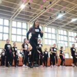 14.02.2020. Kielce. Tańczący protest przeciwko przemocy wobec kobiet w ramach międzynarodowej kampanii One Bilion Rising w SP nr 32 / Wiktor Taszłow / Radio Kielce