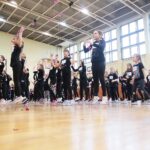 14.02.2020. Kielce. Tańczący protest przeciwko przemocy wobec kobiet w ramach międzynarodowej kampanii One Bilion Rising w SP nr 32 / Wiktor Taszłow / Radio Kielce