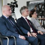 17.02.2020. Kielce. Konferencja w WFOŚiGW i podpisanie 5000 umowy w ramach programu "Czyste Powietrze". Na zdjęciu (od lewej): Robert Borek, Rafał Nowak - wicewojewoda świętokrzyski, Krzysztof Słoń - senator, Agata Wojtyszek - poseł / Wiktor Taszłow / Radio Kielce