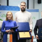 17.02.2020. Kielce. Konferencja w WFOŚiGW i podpisanie 5000 umowy w ramach programu "Czyste Powietrze". Na zdjęciu (od lewej): Agata Wojtyszek - poseł, Marlena Borek, Robert Borek, Ryszard Gliwiński - prezes WFOŚiGW / Wiktor Taszłow / Radio Kielce