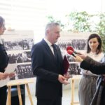 19.02.2020. Kielce. Wystawa poświęcona setnej rocznicy powstania Urzędu Wojewódzkiego w Kielcach. Na zdjęciu: Ewa Łukomska - rzecznik Świętokrzyskiego Urzędu Wojewódzkiego w Kielcach, Zbigniew Koniusz - wojewoda świętokrzyski / Wiktor Taszłow / Radio Kielce