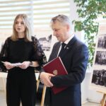 19.02.2020. Kielce. Wystawa poświęcona setnej rocznicy powstania Urzędu Wojewódzkiego w Kielcach. Na zdjęciu: Ewa Łukomska - rzecznik Świętokrzyskiego Urzędu Wojewódzkiego w Kielcach, Zbigniew Koniusz - wojewoda świętokrzyski / Wiktor Taszłow / Radio Kielce