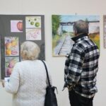 20.02.2020. Kielce. Wernisaż wystawy poplenerowej pt."Drzewo życia" w Ośrodku Kultury "Ziemowit" / Wiktor Taszłow / Radio Kielce