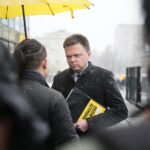 21.02.2020. Kielce. Szymon Hołownia otwiera biuro wyborcze i zbiera podpisy / Wiktor Taszłow / Radio Kielce