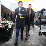 21.02.2020. Kielce. Szymon Hołownia otwiera biuro wyborcze i zbiera podpisy / Wiktor Taszłow / Radio Kielce