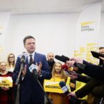 21.02.2020. Kielce. Szymon Hołownia otwiera biuro wyborcze i zbiera podpisy / Wiktor Taszłow / Radio Kielce