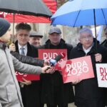 21.02.2020. Kielce. Inauguracja zbierania podpisów poparcia dla Andrzeja Dudy. Na zdjęciu (od lewej): Krzysztof Słoń - senator, Wiesław Koza - radny rady miasta, Rafał Nowak - wicewojewoda świętokrzyski, Krzysztof Lipiec - poseł, Marek Kwitek - poseł / Wiktor Taszłow / Radio Kielce