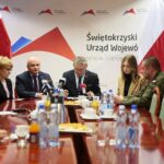 24.02.2020. Kielce. Konferencja poświęcona obchodom Narodowego Dnia Pamięci Żołnierzy Wyklętych w Urzędzie Wojewódzkim. Na zdjęciu (od lewej): Dorota Koczwańska-Kalita - prezes kieleckiej delegatury IPN, Rafał Nowak - wicewojewoda świętokrzyski, Zbigniew Koniusz - wojewoda świętokrzyski, Ewa Łukomska - rzeczniczka Świętokrzyskiego Urzędu Wojewódzkiego w Kielcach, płk Grzegorz Motak - dowódca 10. Świętokrzyskiej Brygady Obrony Terytorialnej / Wiktor Taszłow / Radio Kielce