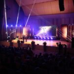 25.02.2020. Kielce. Uroczysta gala, podczas której przyznano nagrody "Świętokrzyska Victoria". Na zdjęciu (od lewej): Andrzej Bętkowski - marszałek województwa świętokrzyskiego, Andrzej Pruś – przewodniczący Sejmiku Województwa Świętokrzyskiego / Wiktor Taszłow / Radio Kielce