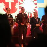 25.02.2020. Kielce. Uroczysta gala, podczas której przyznano nagrody "Świętokrzyska Victoria". Na zdjęciu (od lewej): Robert Jaworski - burmistrz Chęcin, Sławomir Kopacz - wójt gminy Bieliny, Waldemar Sikora - burmistrz Buska-Zdroju / Wiktor Taszłow / Radio Kielce