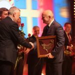 25.02.2020. Kielce. Uroczysta gala, podczas której przyznano nagrody "Świętokrzyska Victoria". Na zdjęciu (od lewej): Andrzej Pruś – przewodniczący Sejmiku Województwa Świętokrzyskiego, Andrzej Bętkowski - marszałek województwa świętokrzyskiego, Marian Buras - burmistrz Morawicy / Wiktor Taszłow / Radio Kielce