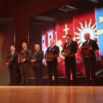 25.02.2020. Kielce. Uroczysta gala, podczas której przyznano nagrody "Świętokrzyska Victoria". Na zdjęciu (od lewej): Robert Jaworski - burmistrz Chęcin, Sławomir Kopacz - burmistrz Bielin, Józef Gawęcki - przewodniczący Rady Gminy Bieliny, Waldemar Sikora - burmistrz Buska-Zdroju, Mirosław Gębski - starosta kielecki i Marian Buras - burmistrz Morawicy / Wiktor Taszłow / Radio Kielce