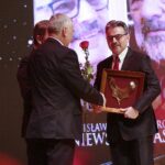 25.02.2020. Kielce. Uroczysta gala, podczas której przyznano nagrody "Świętokrzyska Victoria". Na zdjęciu (od lewej): Andrzej Bętkowski - marszałek województwa świętokrzyskiego, Andrzej Pruś – przewodniczący Sejmiku Województwa Świętokrzyskiego, Stanisław Rupniewski - współtwórca Grupy Supon / Wiktor Taszłow / Radio Kielce