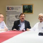 26.02.2020. Kielce. Konferencja w ŚCO. Na zdjęciu (od lewej): Marcin Pasiarski - kierownik Kliniki Hematologii i Transplantacji Szpiku w ŚCO, prof. Waldemar Priebe - MD Anderson Cancer Center w Huston, prof. Stanisław Góźdź - dyrektor Świętokrzyskiego Centrum Onkologii / Wiktor Taszłow / Radio Kielce