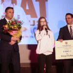 27.02.2020. Bilcza. III Gala Sportu Miasta i Gminy Morawica. I Nagroda Burmistrza Gminy i Miasta Morawica. Na zdjęciu (od lewej): Tomasz Jamka - członek zarządu województwa świętokrzyskiego, Kinga Rabiej - KKM, Marcin Dziewięcki - zastępca burmistrza Morawicy / Wiktor Taszłow / Radio Kielce