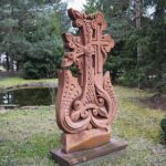 01.02.2020. Kielce. Wizyta duszpasterza Apostolskiego Kościoła Ormiańskiego w Kielcach. Chaczkar - ormiański krzyż na terenie Zespołu Państwowych Szkół Plastycznych / Wiktor Taszłow / Radio Kielce