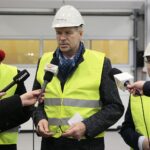 04.02.2020. Kielce. Budowa Centrum Kształcenia Zawodowego. Na zdjęciu (od lewej): Dominik Kraska - dyrektor Centrum Kształcenia Zawodowego, Bogdan Wenta – prezydent Kielc, Marcin Różycki - wiceprezydent Kielc / Wiktor Taszłow / Radio Kielce