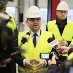 04.02.2020. Kielce. Budowa Centrum Kształcenia Zawodowego. Na zdjęciu (od lewej): Dominik Kraska - dyrektor Centrum Kształcenia Zawodowego, Bogdan Wenta – prezydent Kielc, Marcin Różycki - wiceprezydent Kielc, Piotr Kawecki - kierownik budowy Anna Bud sp. z o.o / Wiktor Taszłow / Radio Kielce