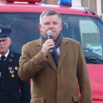 09.02.2020. Iwaniska. Uroczystość przekazania samochodów dla OSP w Iwaniskach i OSP w Kamieńcu. Na zdjęciu (w środku): Jarosław Rusiecki - senator PiS / Emilia Sitarska / Radio Kielce