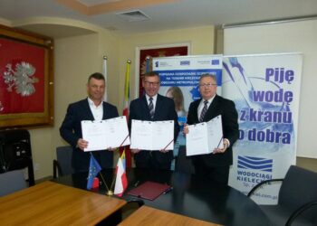 06.02.2020 Kielce. Od lewej: Mirosław Cieplak - firma „TRAK-KOP”, Henryk Milcarz - prezes Wodociągów Kieleckich i Władysław Karol Jacewicz - dyrektor ds. ekonomicznych Wodociągów Kieleckich / Wodociągi Kieleckie