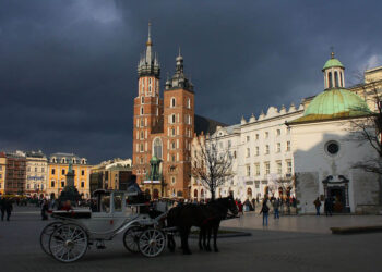 Kraków, Rynek Główny i kościoły NMP i Św. Wojciecha / Ludwig Schneider / Wikimedia