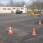 21.03.2020. Busko-Zdrój. Nowe miejsca postojowe przy Szpitalu Powiatowym w Busku-Zdroju / Szpital Powiatowy w Busku-Zdroju