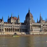 Busem na Bałkany / Katarzyna Kosowska i Wojciech Grabowski