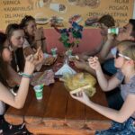 Busem na Bałkany / Katarzyna Kosowska i Wojciech Grabowski