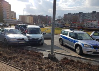 10.03.2020. Kielce. Zderzenie na rondzie Jerzego Giedroycia w Kielcach / Maciej Witek