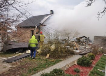 21.03.2020 Miłków. Eksplozja niewybuchu / Ratownictwo Powiatu Ostrowieckiego