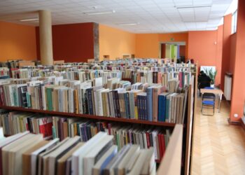Biblioteka przy ul. Okrzei w Kielcach / Stanisław Blinstrub / Radio Kielce