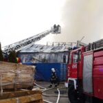 26.03.2020. Denkówek. Pożar hali zakładu meblowego / Emilia Sitarska / Radio Kielce