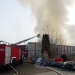 26.03.2020. Denkówek. Pożar hali zakładu meblowego / Emilia Sitarska / Radio Kielce