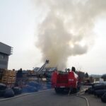 26.03.2020. Denkówek. Pożar hali zakładu meblowego / Emilia Sitarska / Radio Kielce