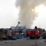 26.03.2020. Denkówek. Pożar hali zakładu meblowego / Emilia Sitarska / Radio Kielce