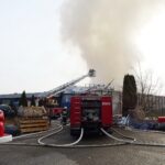 26.03.2020. Denkówek. Pożar hali zakładu meblowego / Emilia Sitarska / Radio Kielce