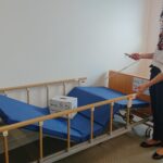 10.03.2020. Skarżysko-Kamienna. Sprzęt rehabilitacyjny oferowany przez Fundację Eco Textil. Na zdjęciu: Monika Lipnicka - prezes Fundacji / Anna Głąb / Radio Kielce