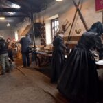 08.03.2020. Maleniec. Ekipa filmowców TVP Historia w zabytkowym zakładzie / Magdalena Galas-Klusek / Radio Kielce