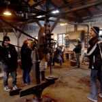 08.03.2020. Maleniec. Ekipa filmowców TVP Historia w zabytkowym zakładzie / Magdalena Galas-Klusek / Radio Kielce